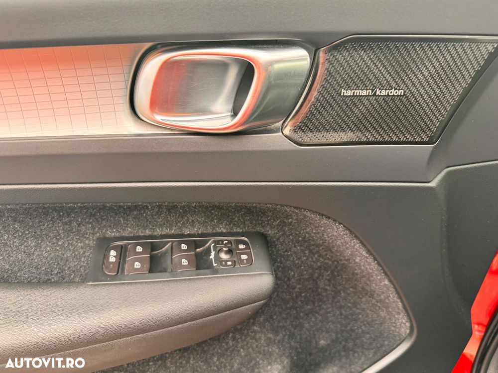 Volvo XC 40 D4 AWD Geartronic Momentum Pro - 10