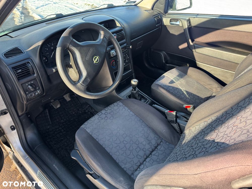 Opel Astra 1.6 - 9