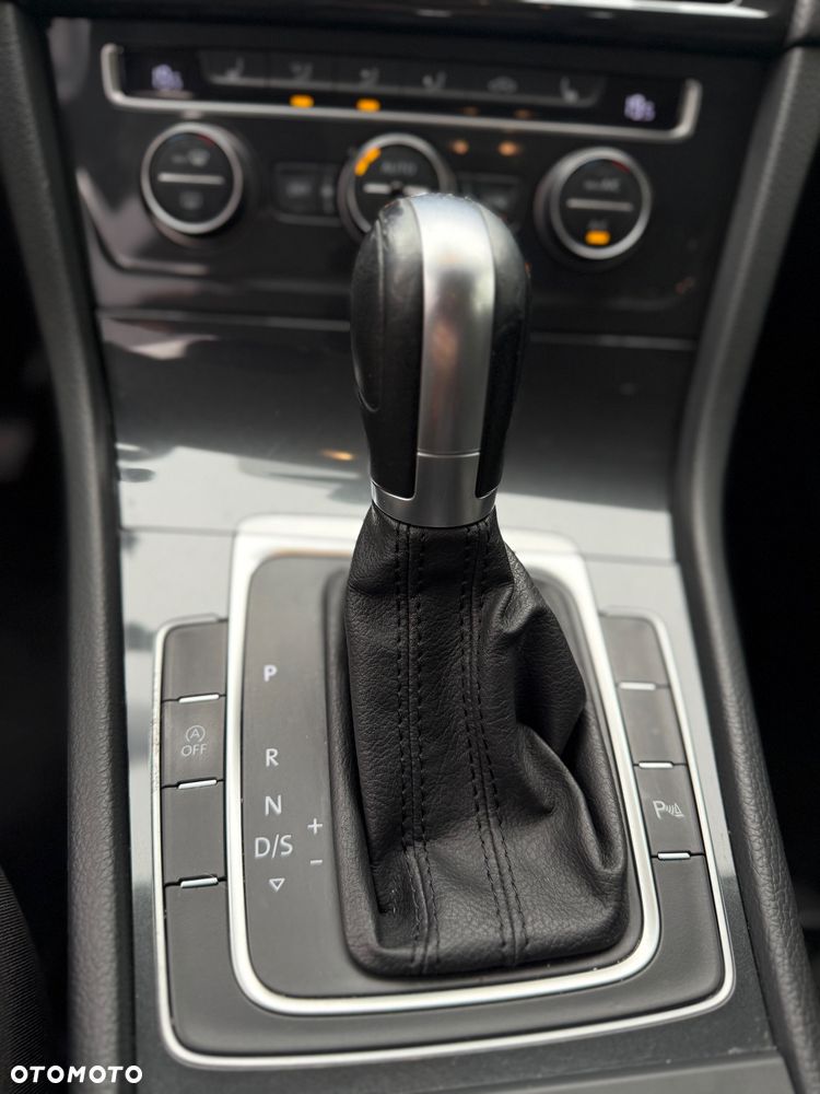 Volkswagen Golf - 12