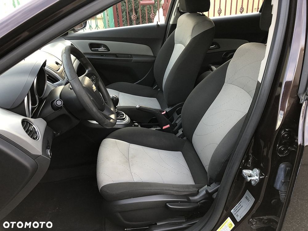 Chevrolet Cruze 1.6 LT - 8