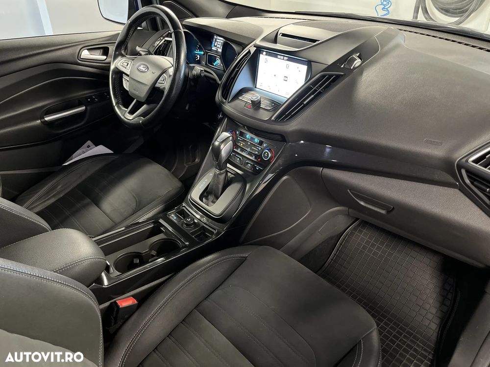 Ford Kuga 2.0 TDCi 4WD Powershift ST-Line - 26