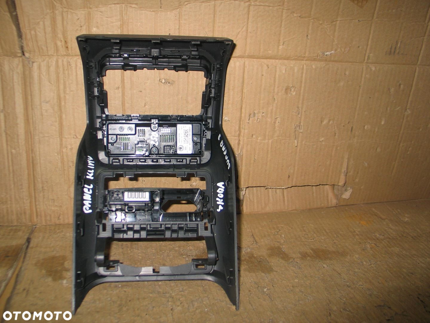 panel klimatyzacji nawiewu chrom gniazdo usb skoda superb 3 III 3V0907049E - 7