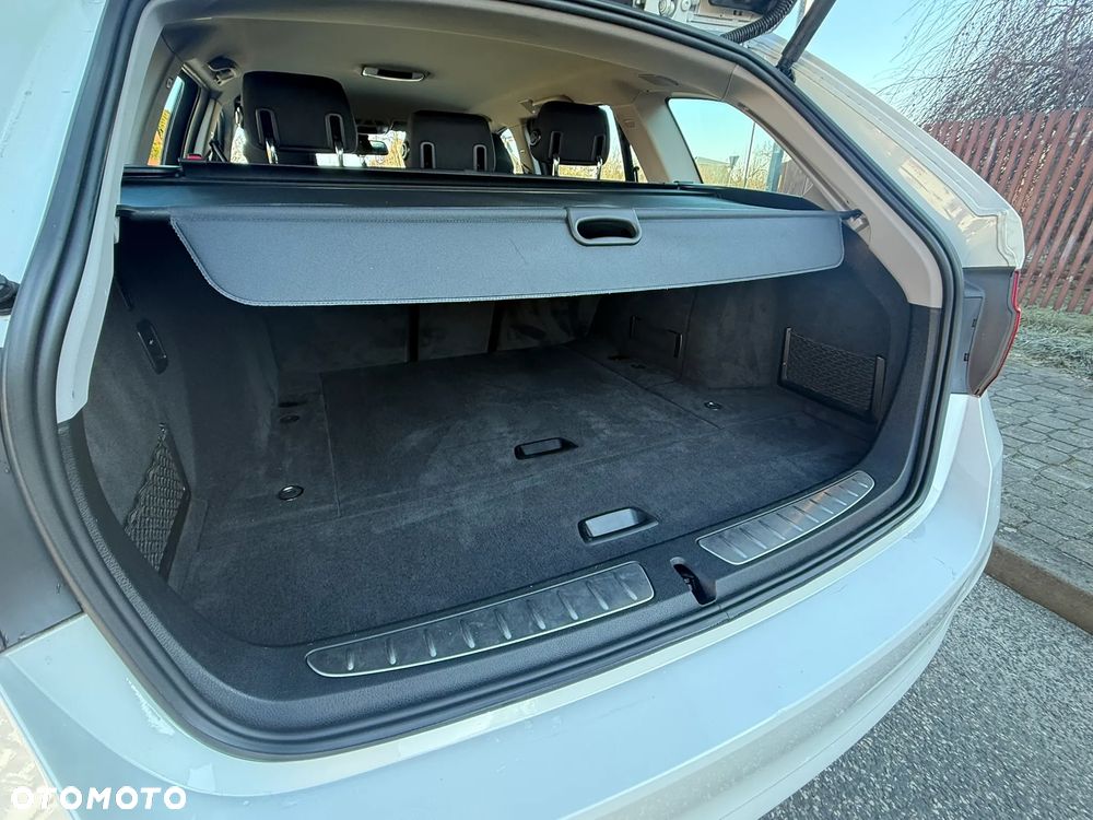 BMW Seria 3 318d M Sport Shadow - 32