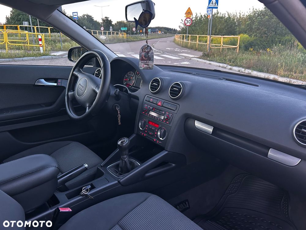 Audi A3 3-drzwiowe 1.6 Ambiente - 10