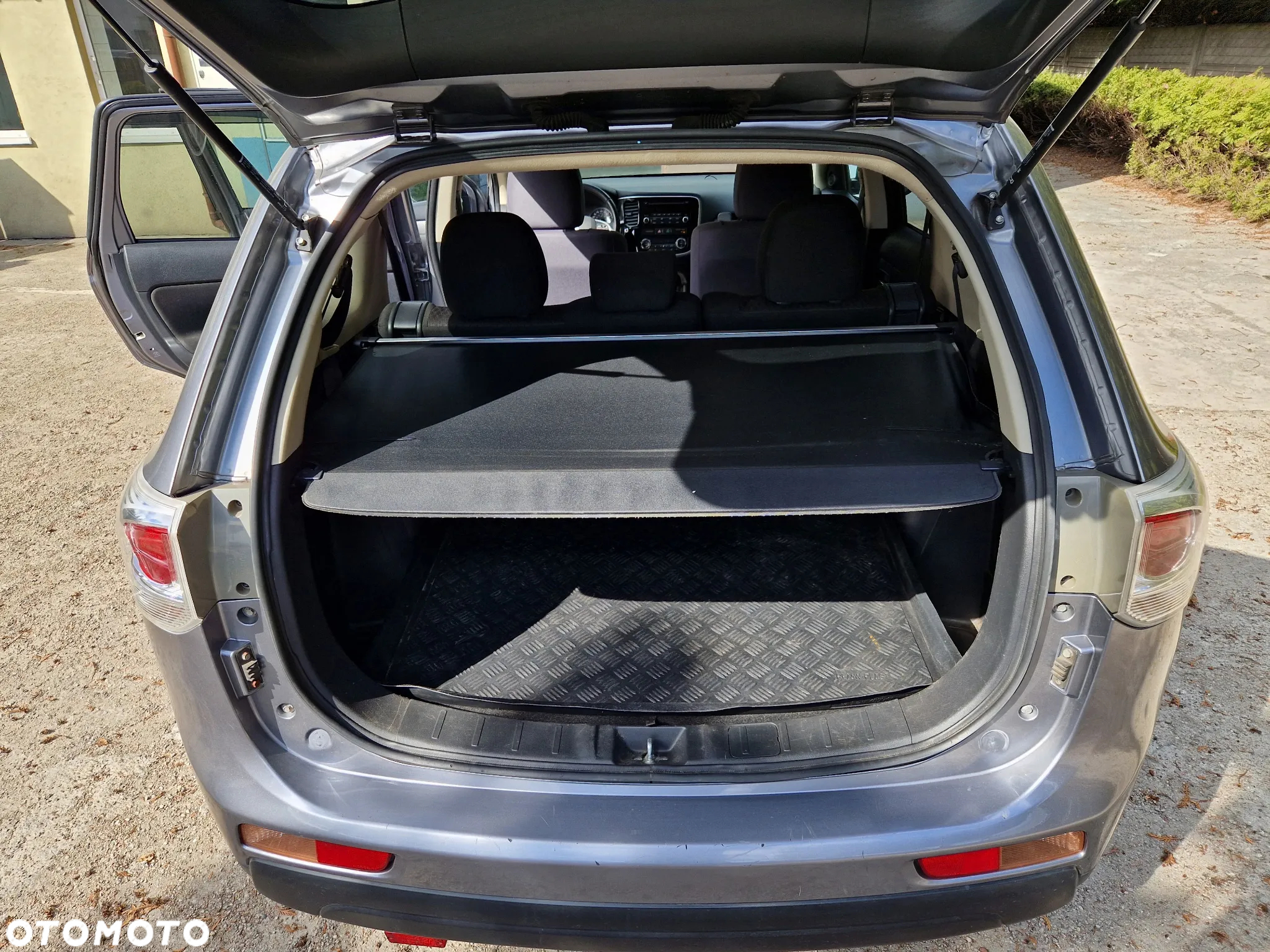 Mitsubishi Outlander - 12