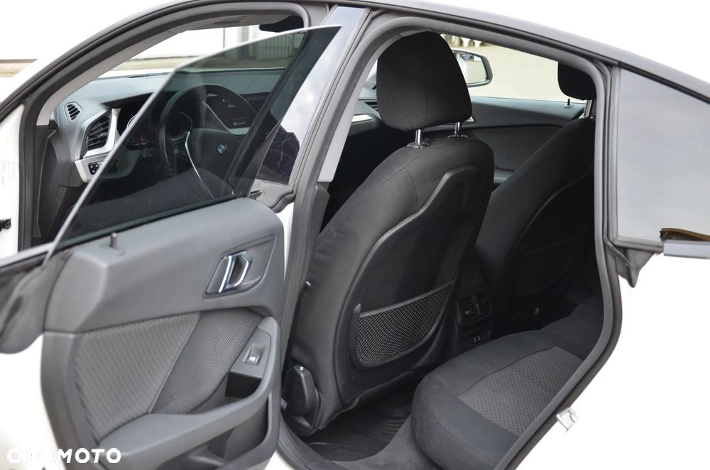 BMW Seria 2 218i Sport Line - 8