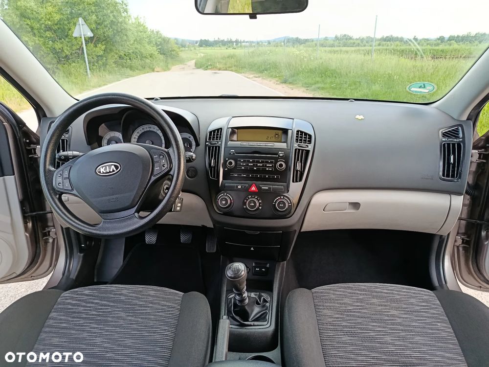 Kia Ceed 1.4 CVVT LX Basis - 31