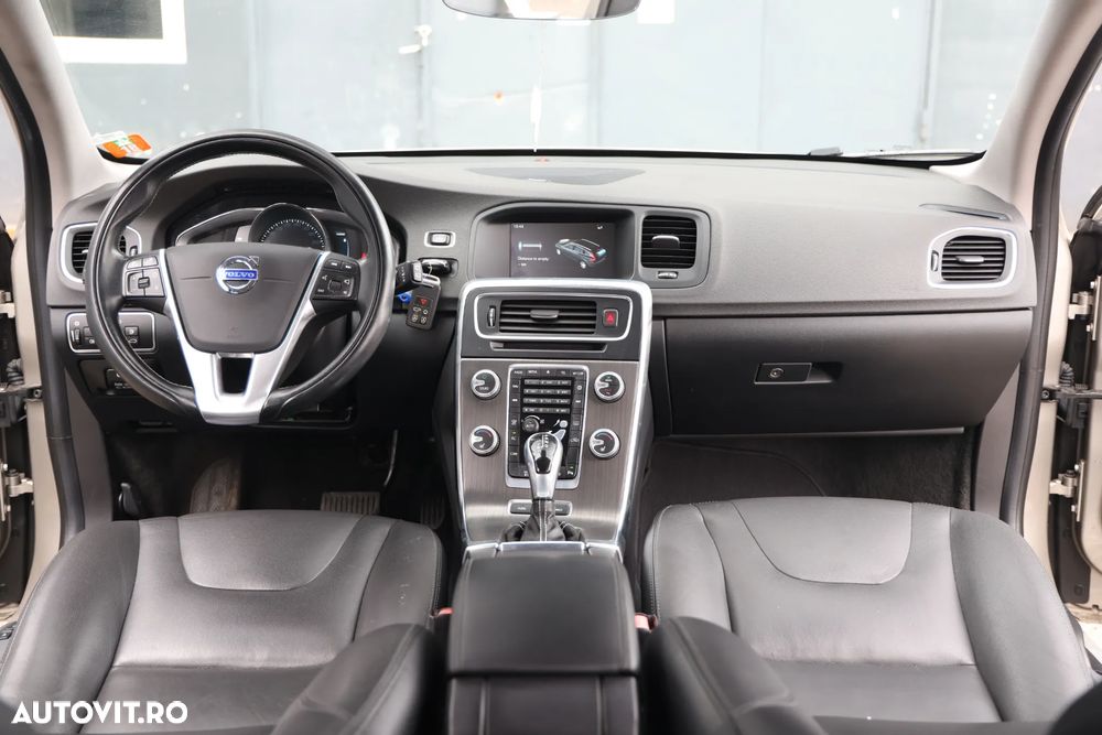 Volvo V60 D6 Plug-In-Hybrid AWD Geartronic Momentum - 14