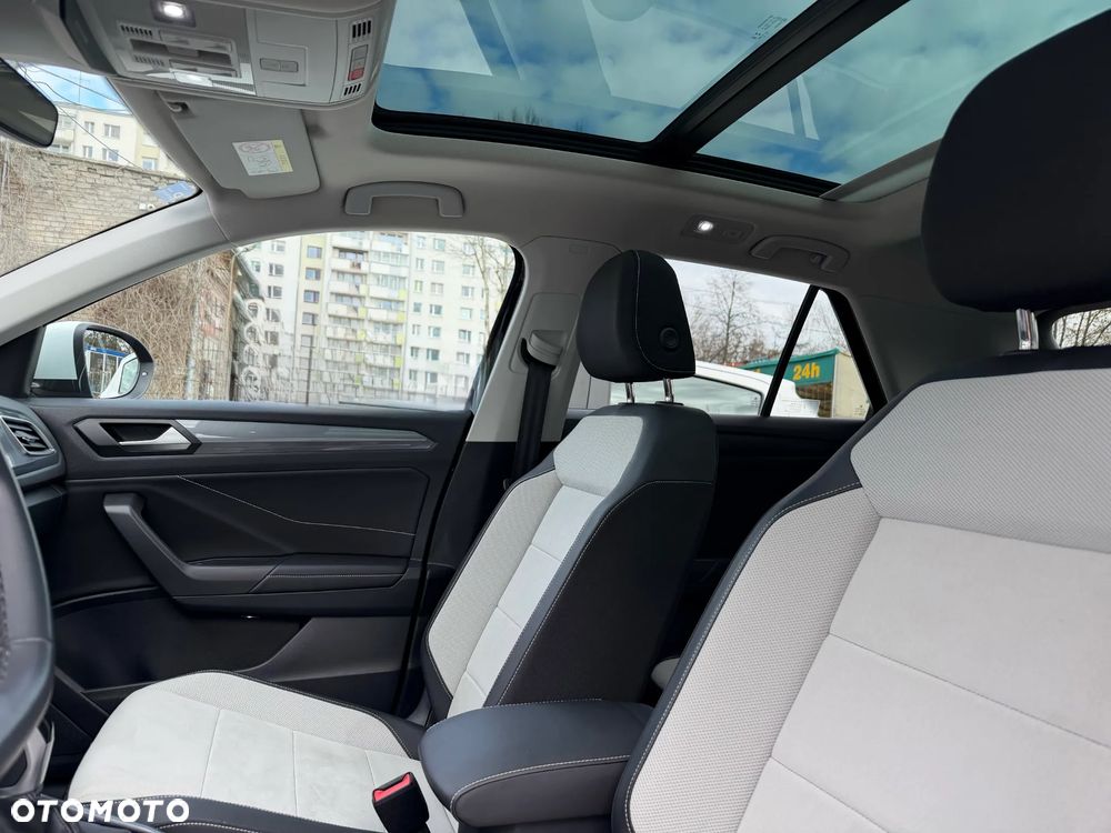 Volkswagen T-Roc - 18