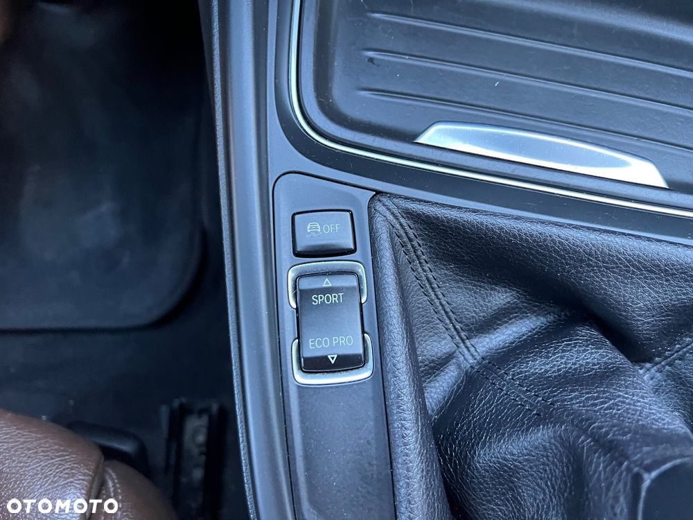 BMW Seria 3 318d Luxury Line - 38