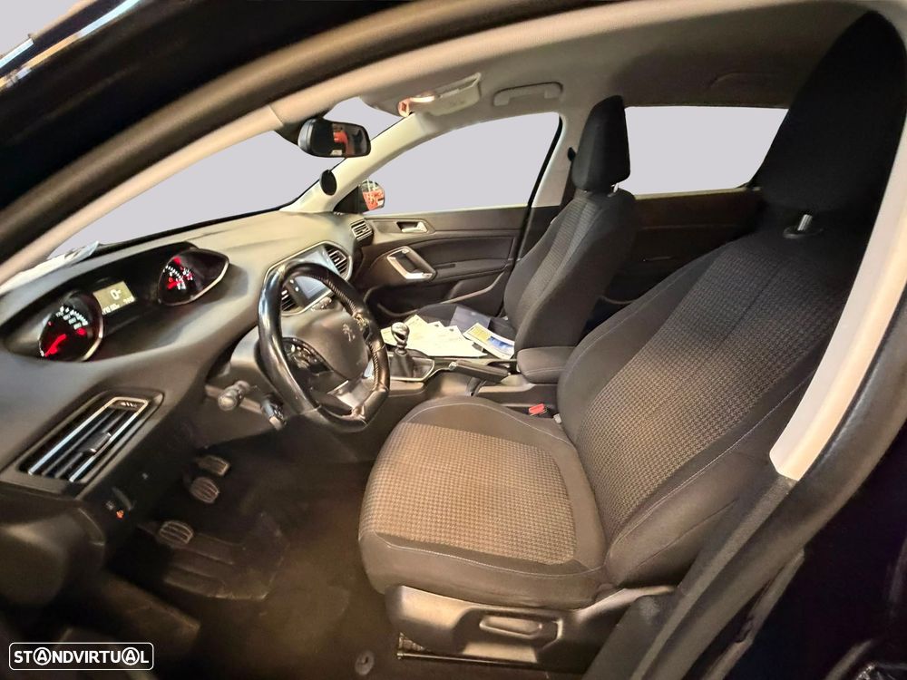 Peugeot 308 - 8