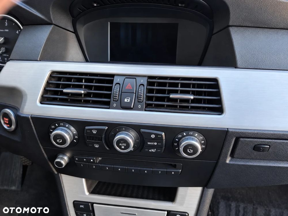 BMW Seria 5 525d - 31