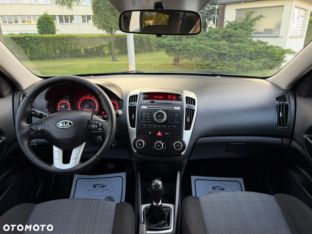 Kia Ceed 1.4 CVVT Dream-Team Edition - 11