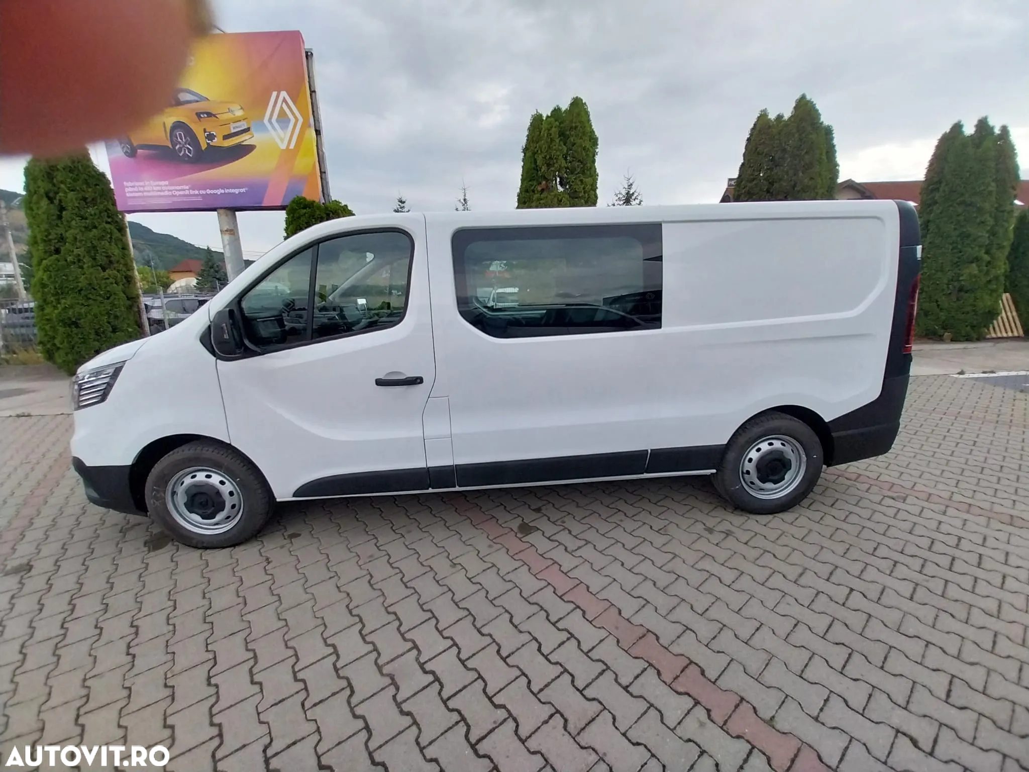 Renault Trafic 2.0 Blue dCi 150 Furgon Cabina Dubla L2H1 - 15