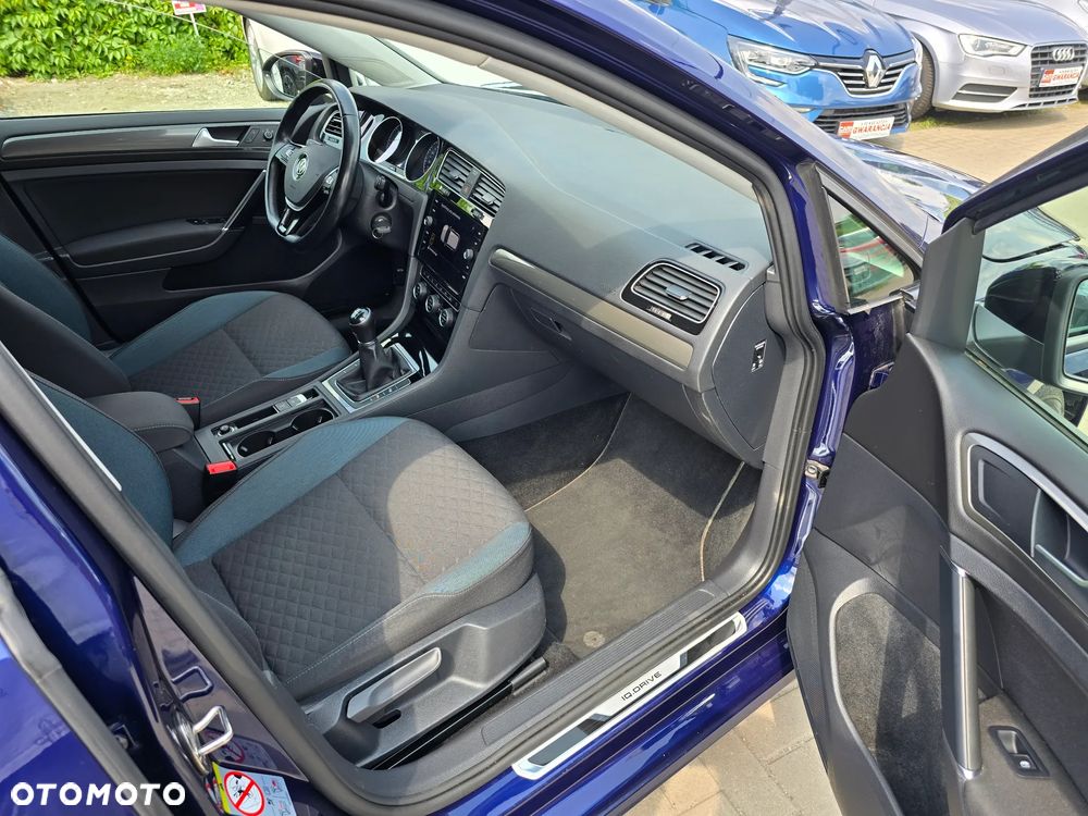 Volkswagen Golf - 11