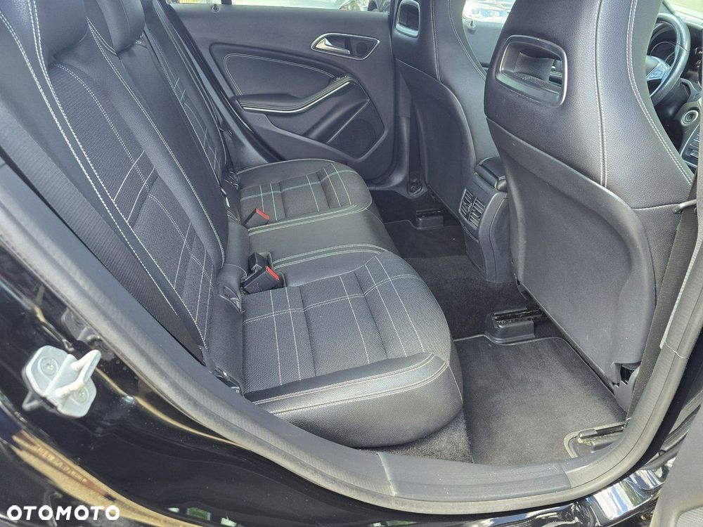 Mercedes-Benz CLA - 12