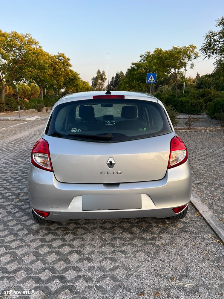 Renault Clio 1.5 dCi Dynamique S - 4