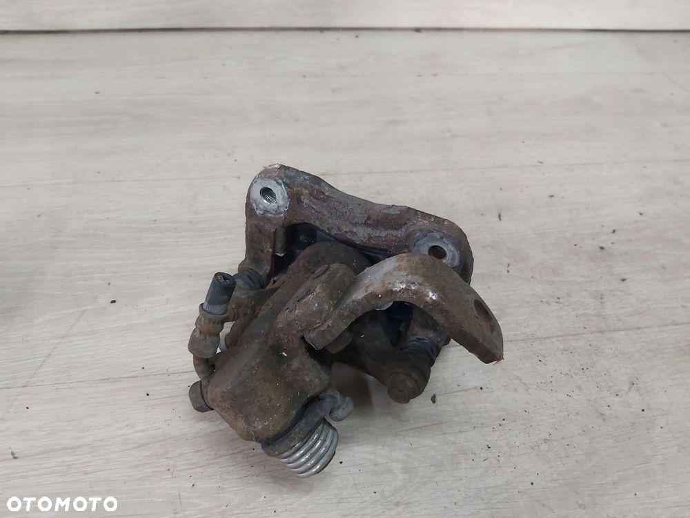 Honda Civic IX 9 zacisk jarzmo lewy tył 11-17r SEDAN 1,8 - 3