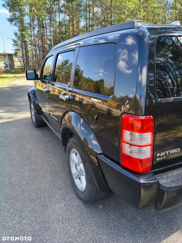 Dodge Nitro 2.8 CRD SXT - 19