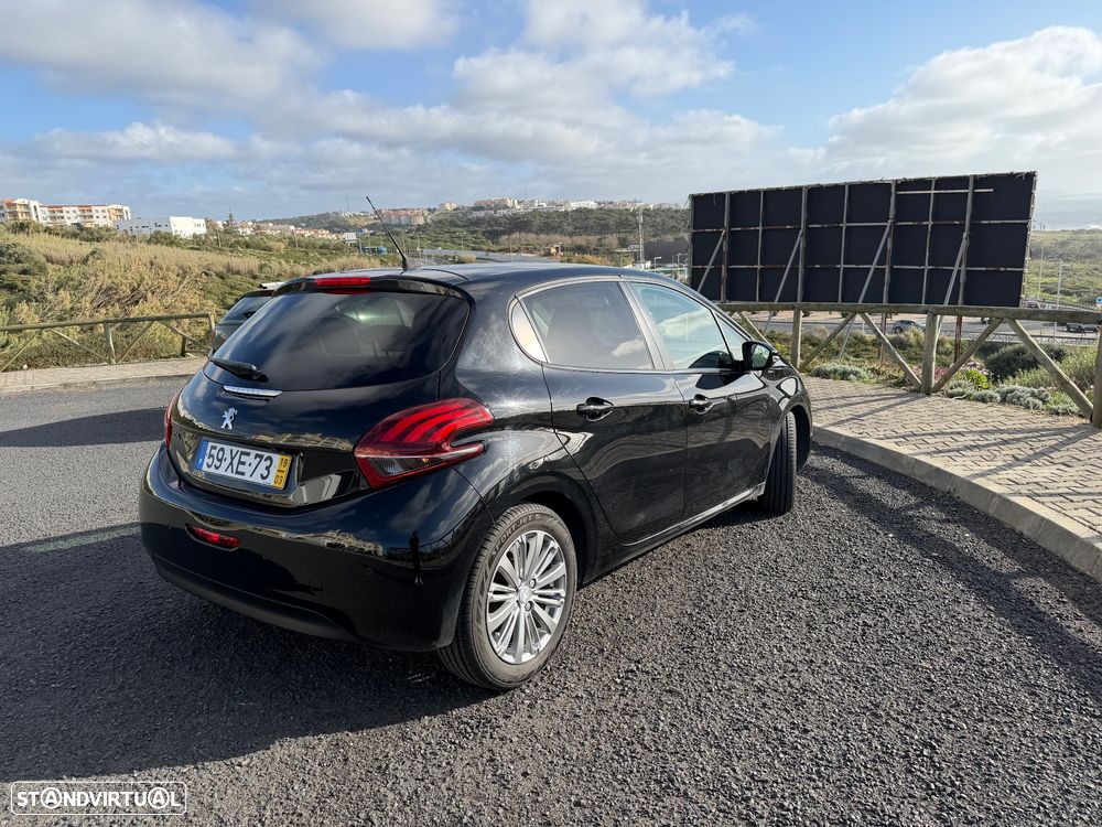 Peugeot 208 1.2 PureTech Signature - 4