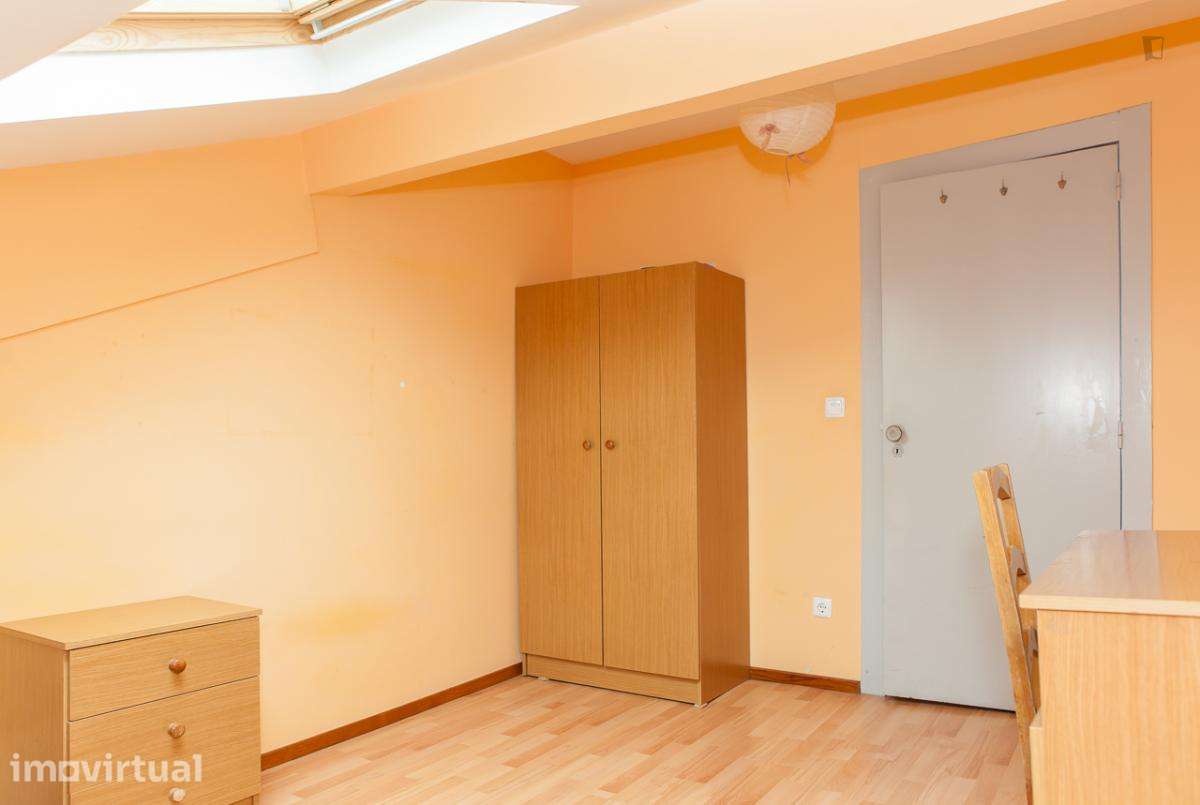 Quarto - localizado em Montarroio Coimbra - Grande imagem: 4/17