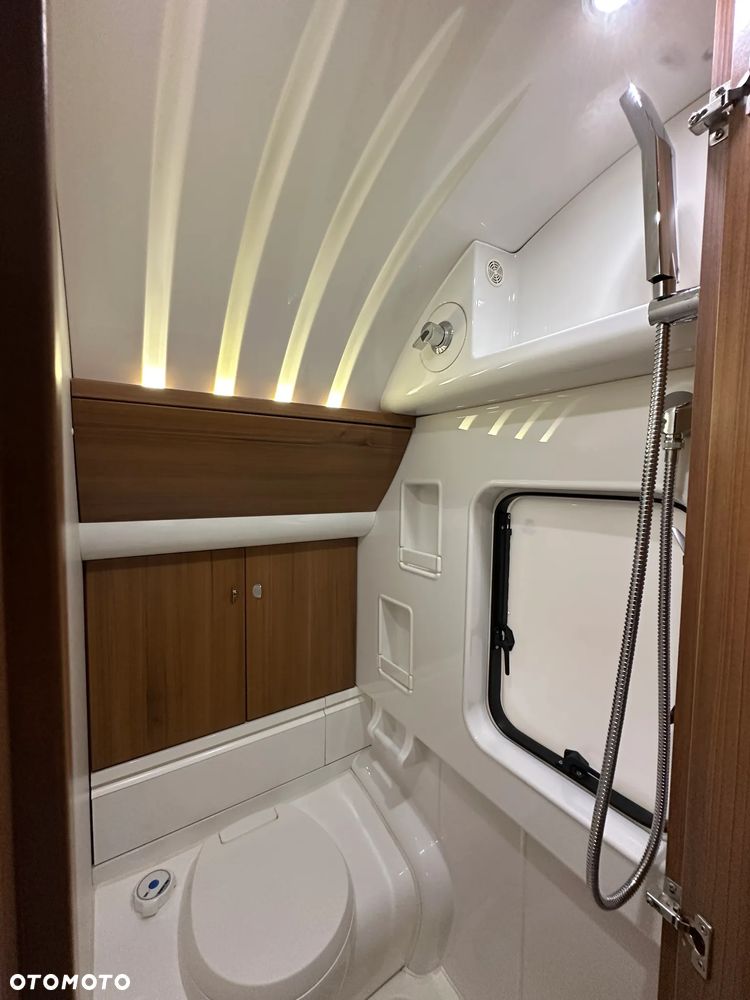 Hobby 560 CFE PREMIUM z napędem i pompowanym przedsionkiem. - 35