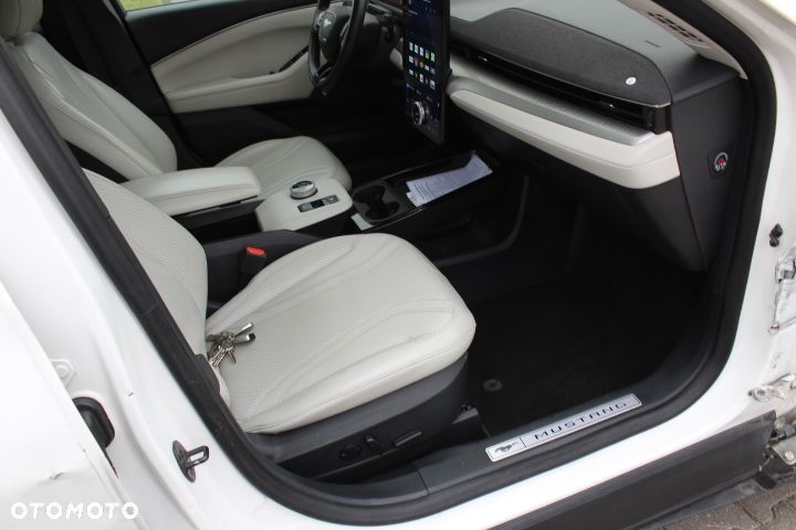 Ford Mustang Mach-E AWD PREMIUM - 29