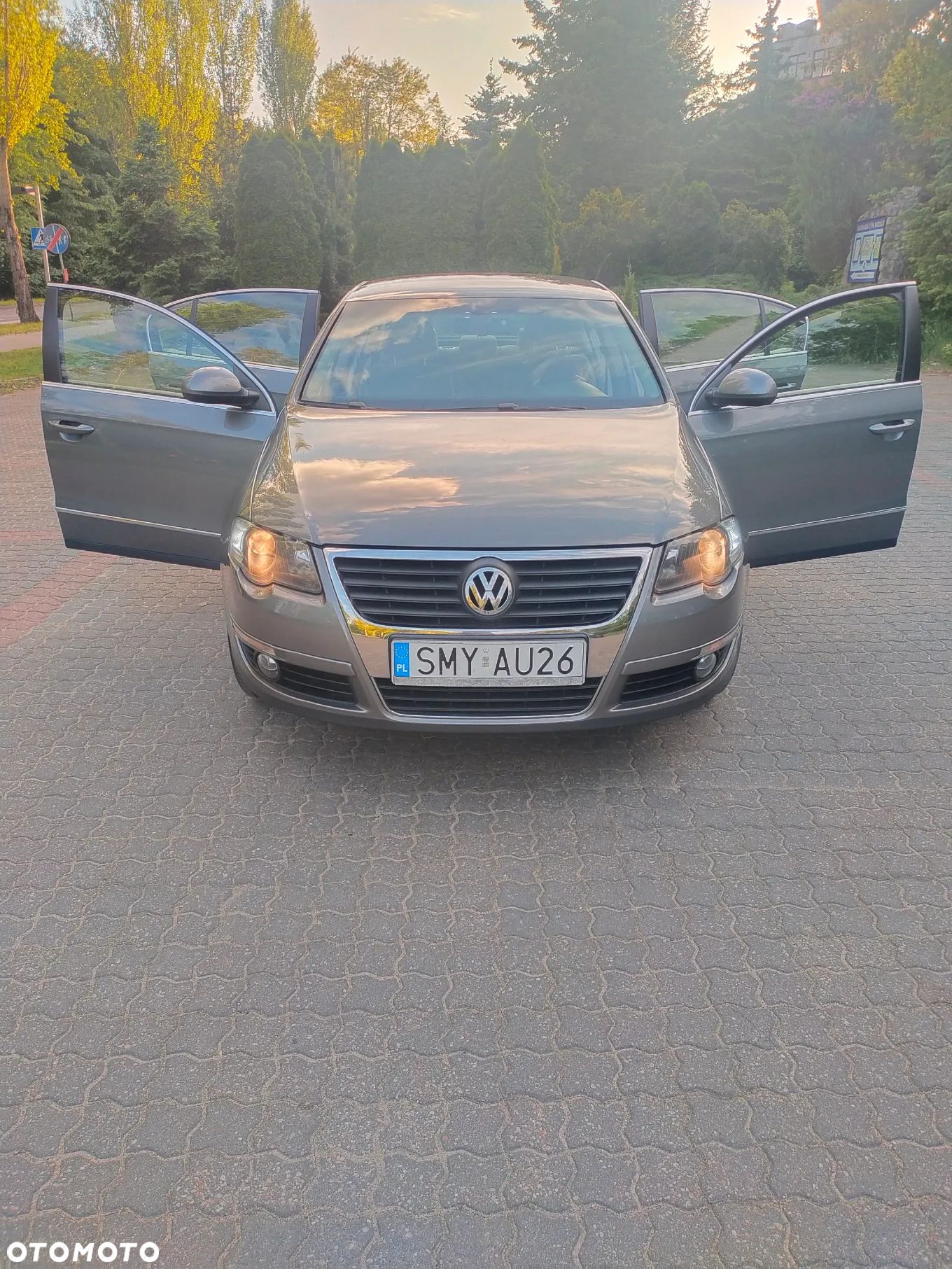 Volkswagen Passat 1.6 FSI Highline - 1