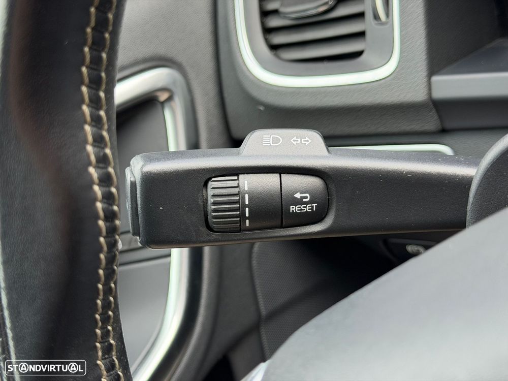 Volvo V60 2.0 D2 R-Design - 33