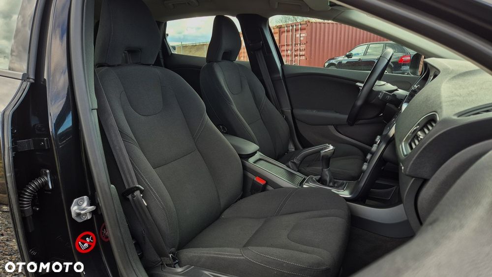 Volvo V40 T3 Momentum - 18