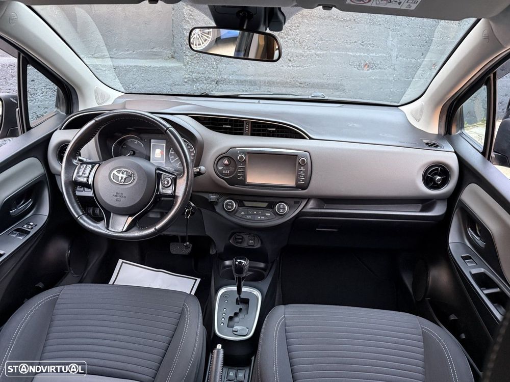 Toyota Yaris 1.5 HSD Comfort +P.Style+P.Techno - 16