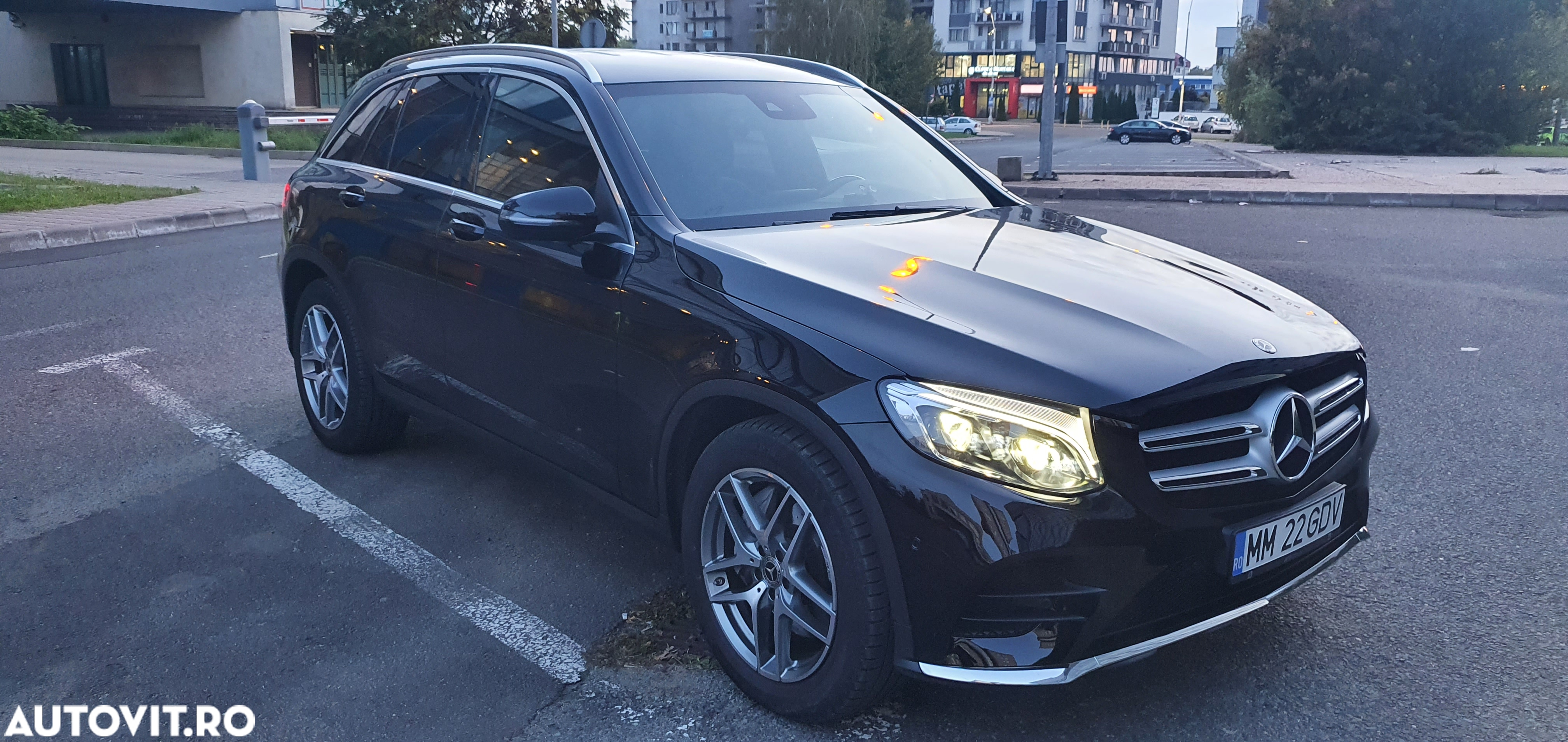 Mercedes-Benz GLC 220 d 4Matic 9G-TRONIC AMG Line - 2