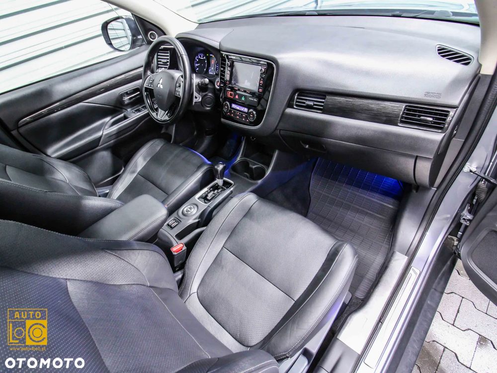 Mitsubishi Outlander 2.0 Instyle Navi 4WD CVT - 9