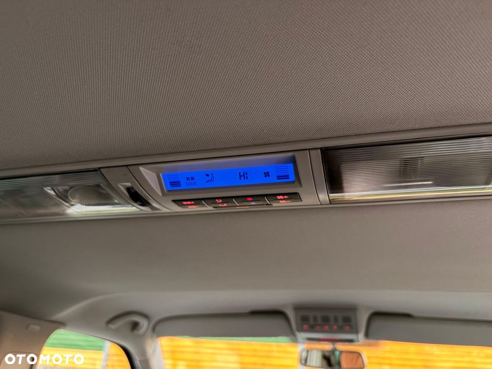 Volkswagen Multivan - 19