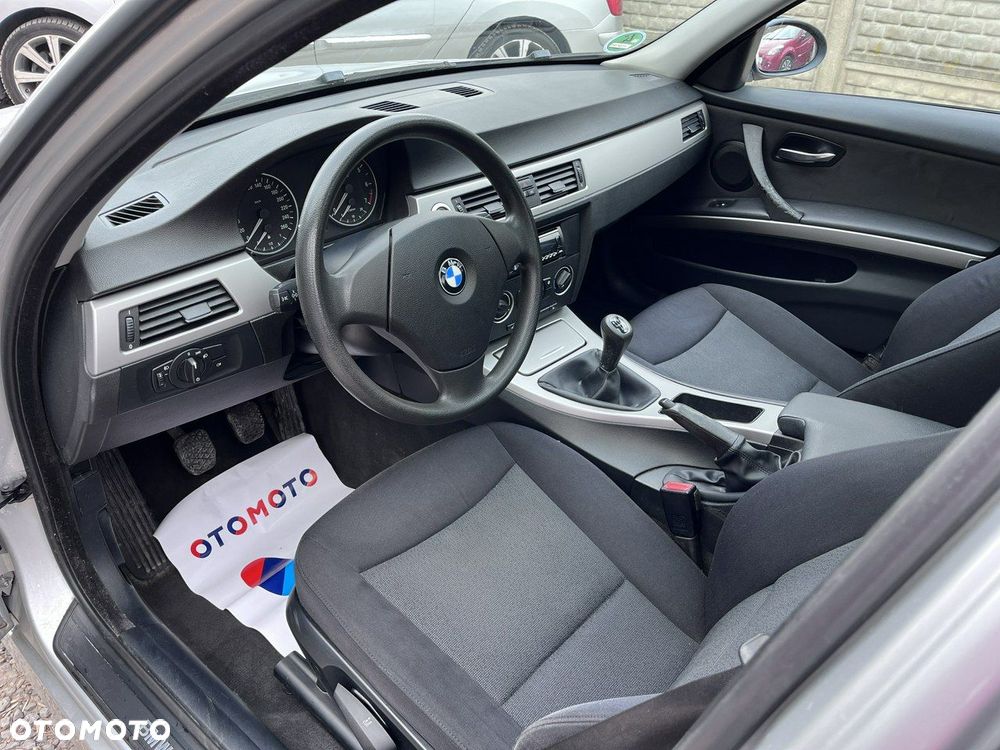 BMW Seria 3 318i - 16