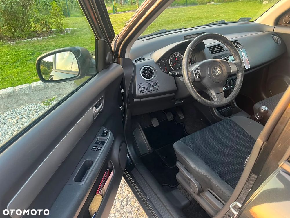 Suzuki Swift 1.3 DDiS Comfort - 8