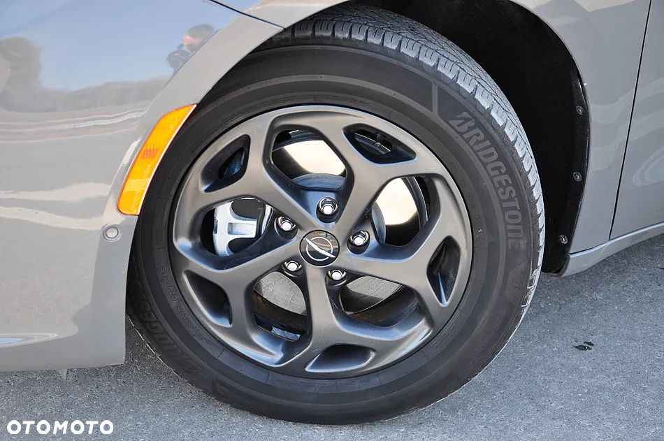 Chrysler Pacifica - 17