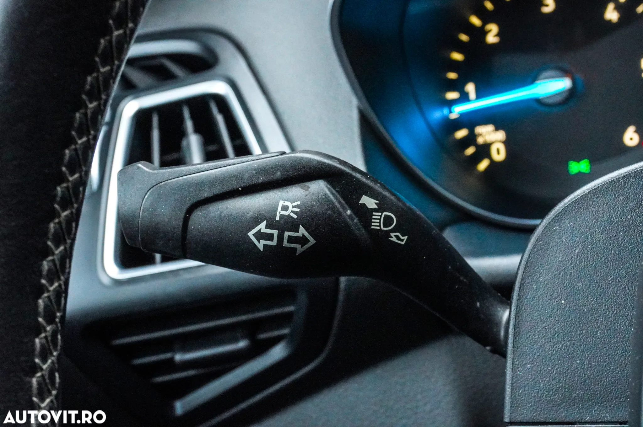 Ford Kuga 2.0 TDCi 4WD Powershift ST-Line - 32