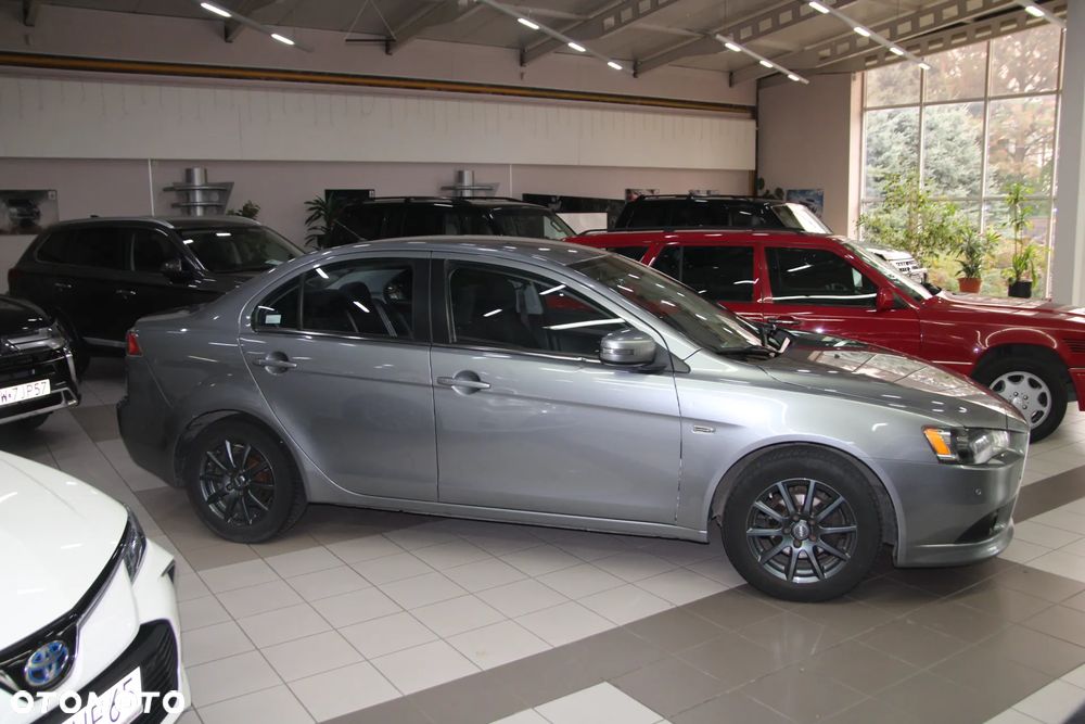 Mitsubishi Lancer 1.6 Invite - 2