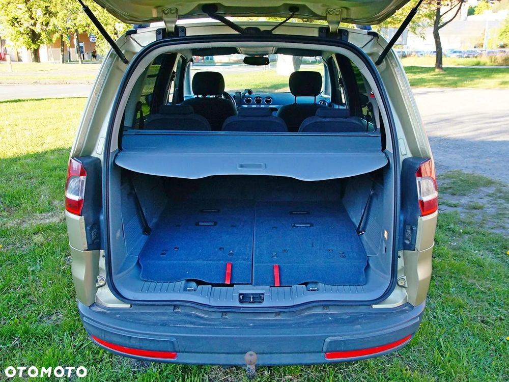 Ford Galaxy 2.0 Ghia - 21