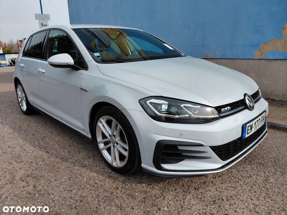 Volkswagen Golf - 2