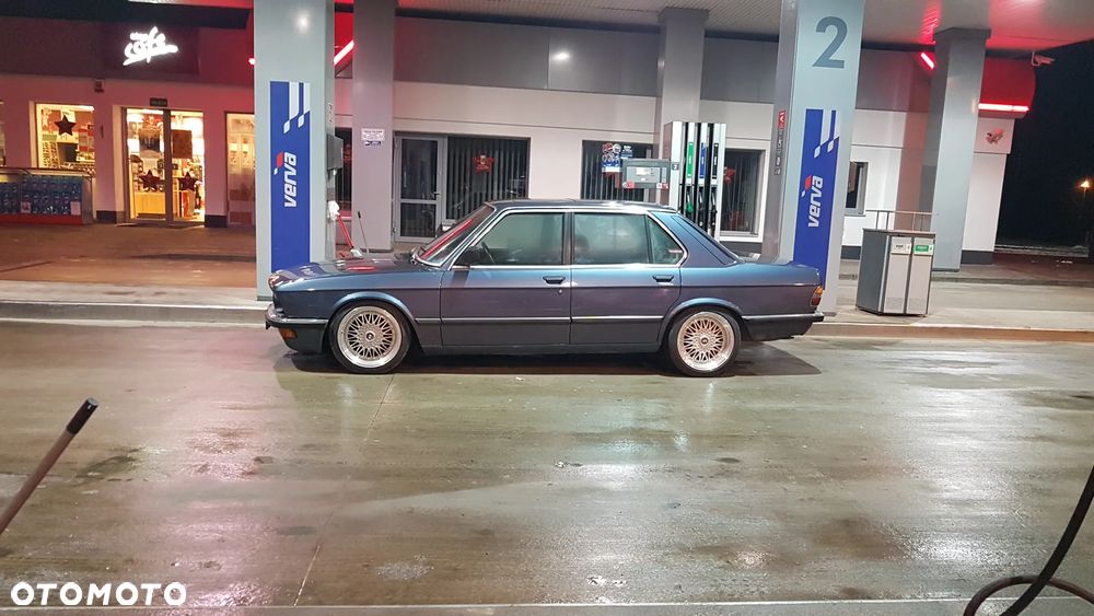 BMW Seria 5 528 i - 1