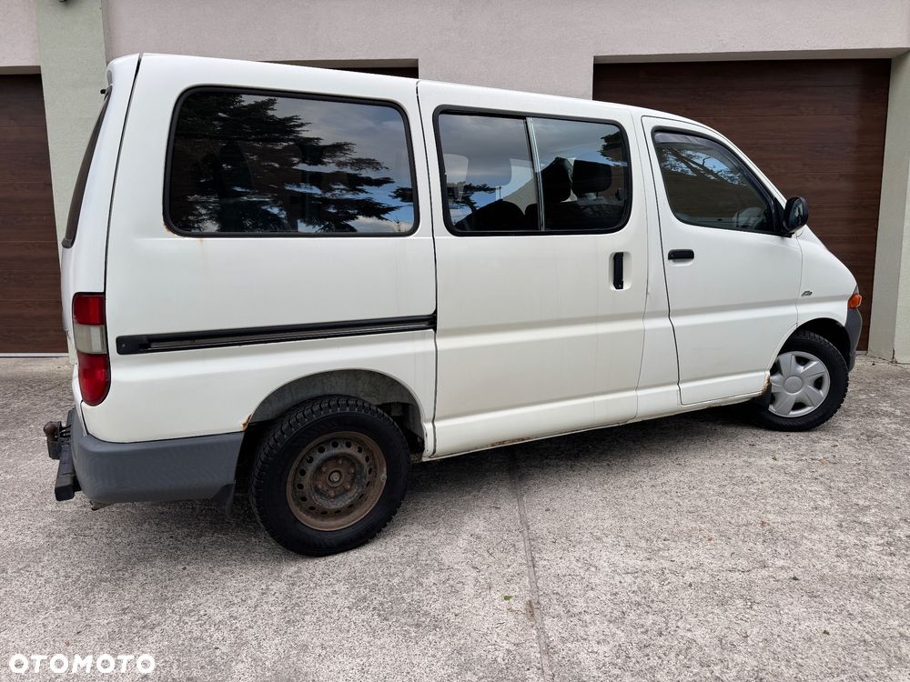 Toyota Hiace Standard - 10