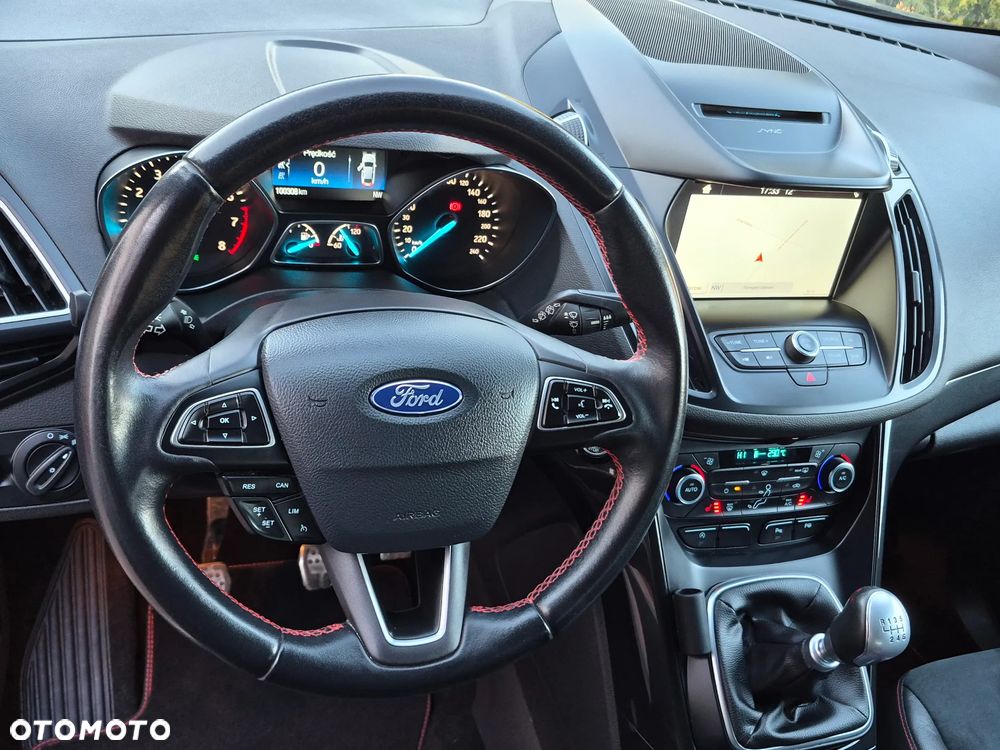 Ford Kuga 1.5 EcoBoost 2x4 ST-Line - 17