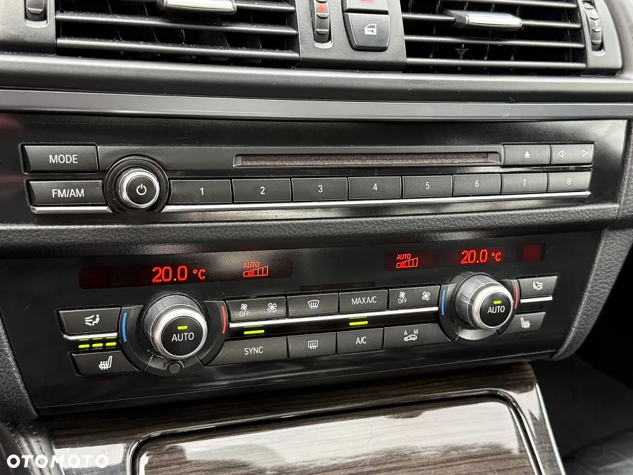 BMW Seria 5 528i xDrive - 26