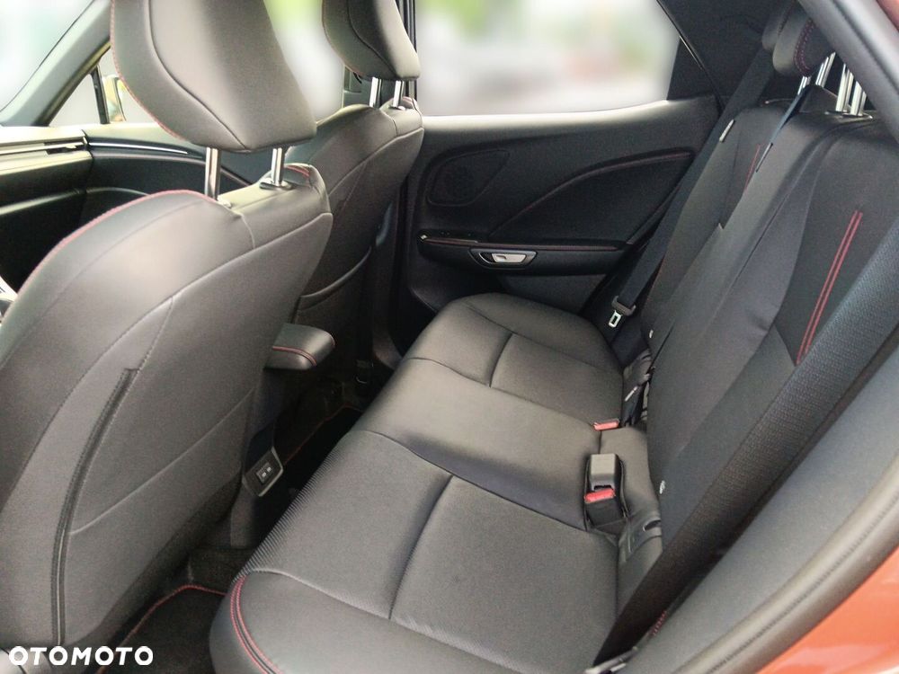 Lexus LBX 1.5 Hybrid Emotion - 16