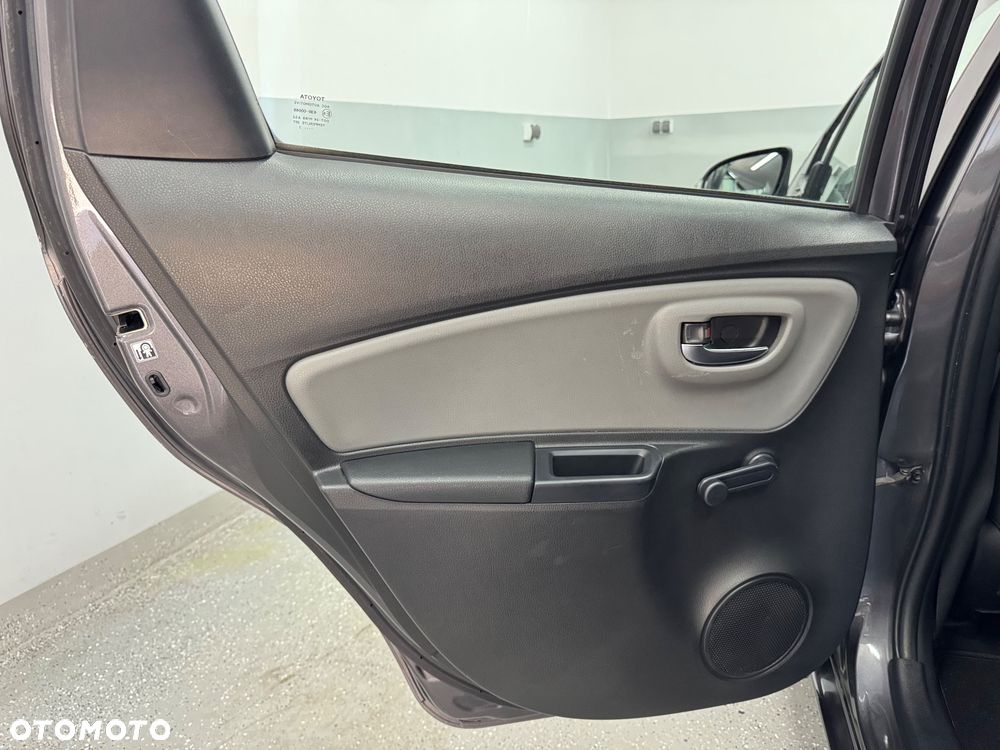 Toyota Yaris Hybrid 100 Business Edition - 23
