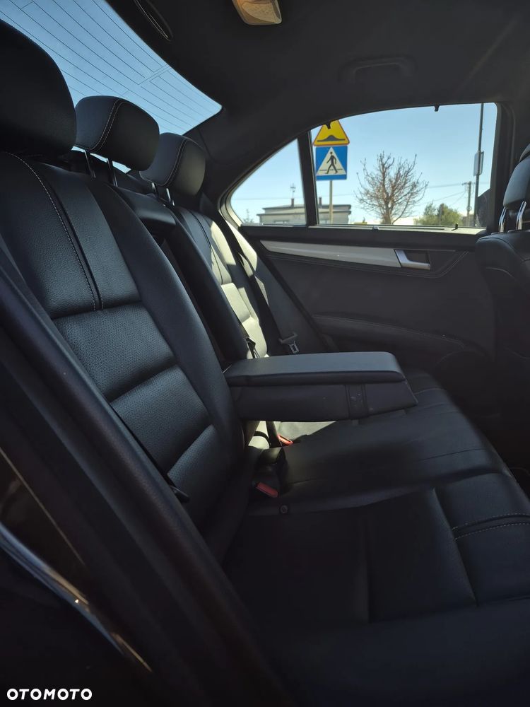 Mercedes-Benz Klasa C 200 CDI DPF (BlueEFFICIENCY) 7G-TRONIC Avantgarde - 14