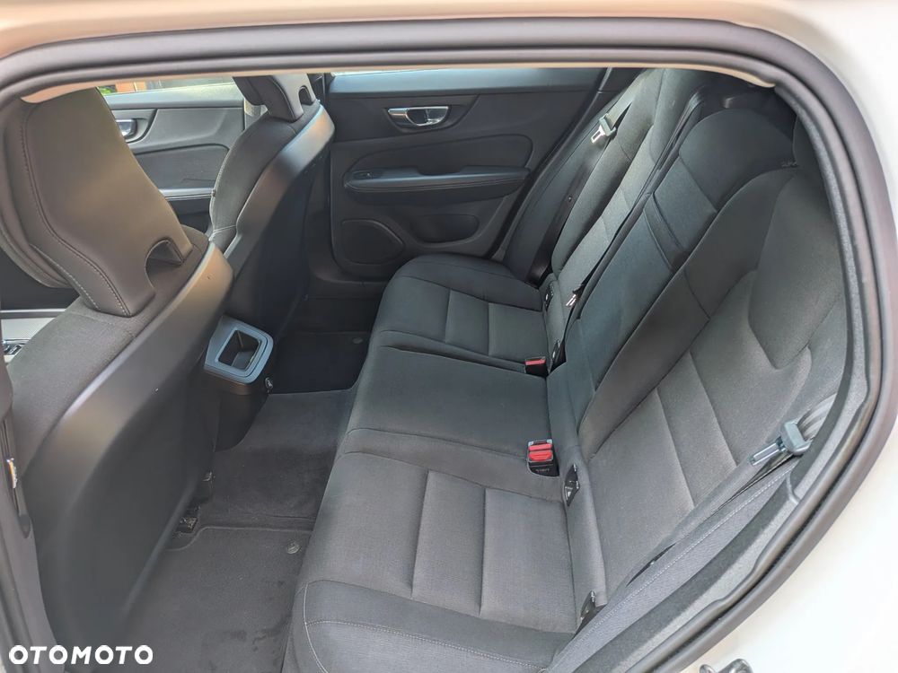Volvo V60 D4 Momentum - 25