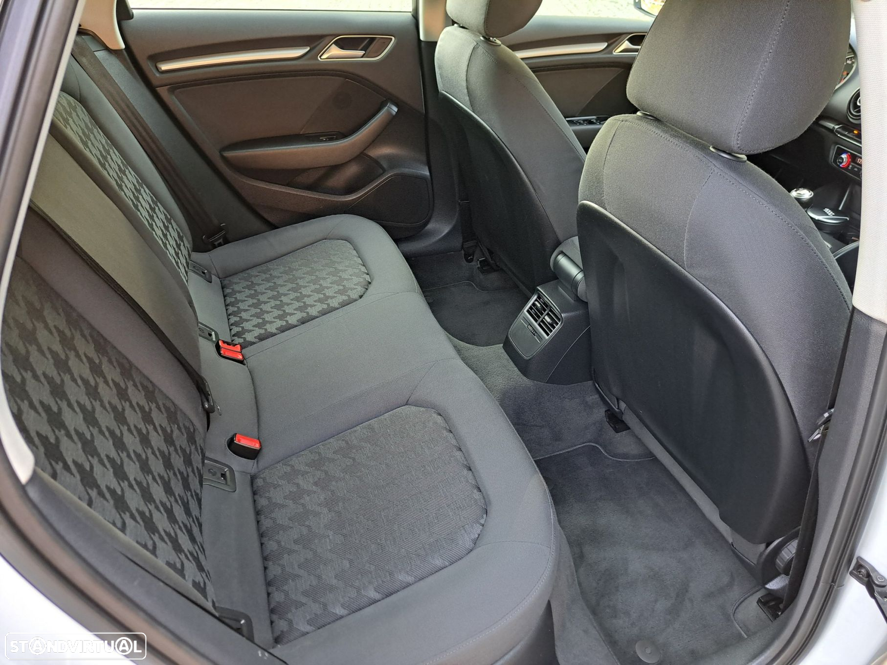 Audi A3 Sportback 1.6 TDI Attraction Ultra - 15